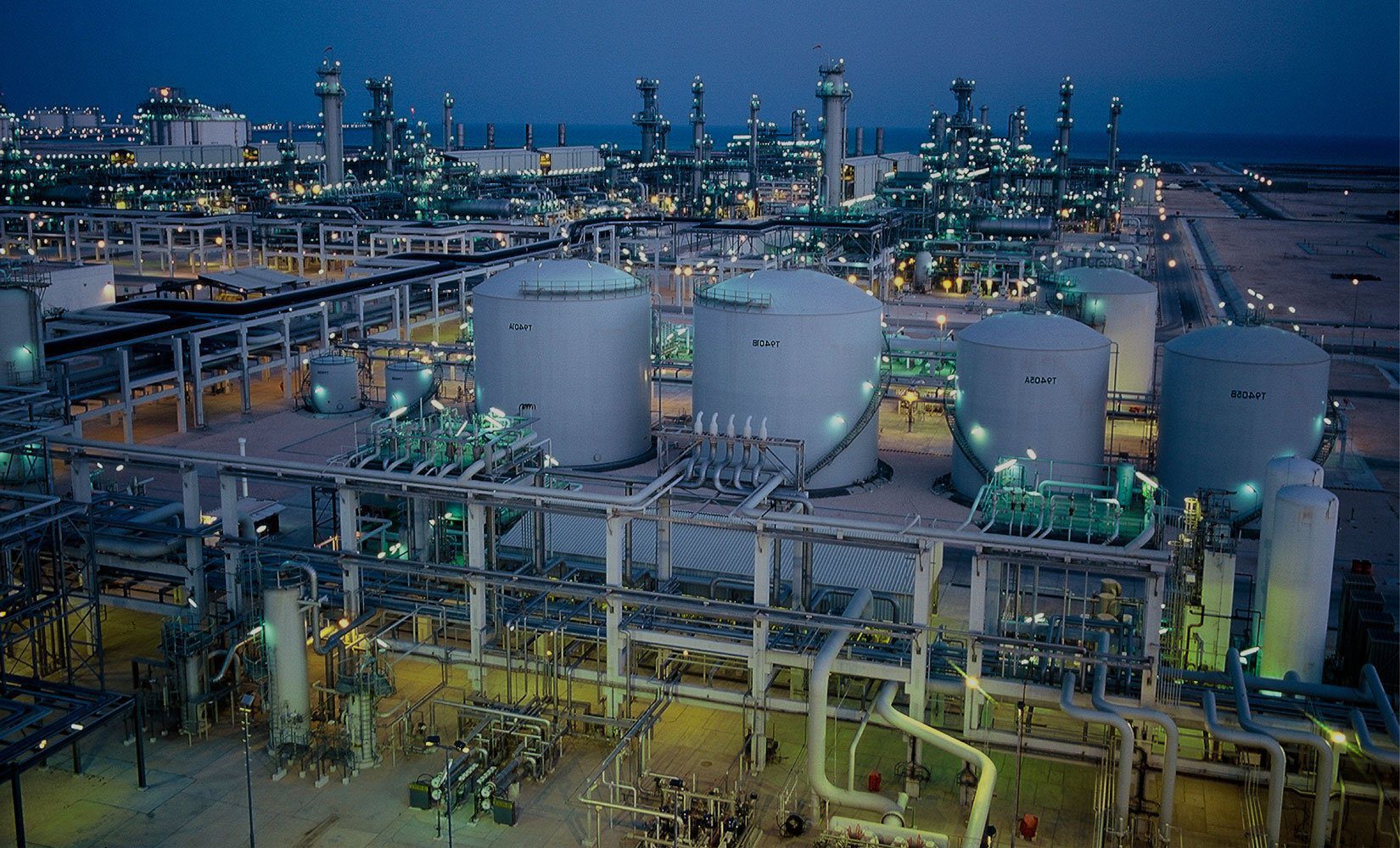 Petrochemical factory in Dubai with large storage tanks and pipelines