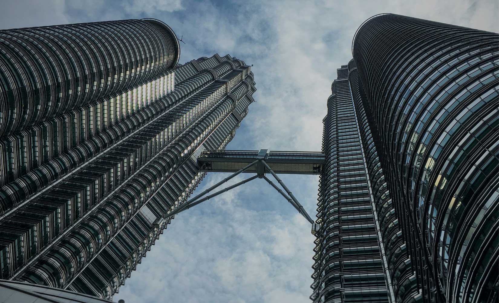 Commercial steel buildings in Dubai protected with advanced leak detection services