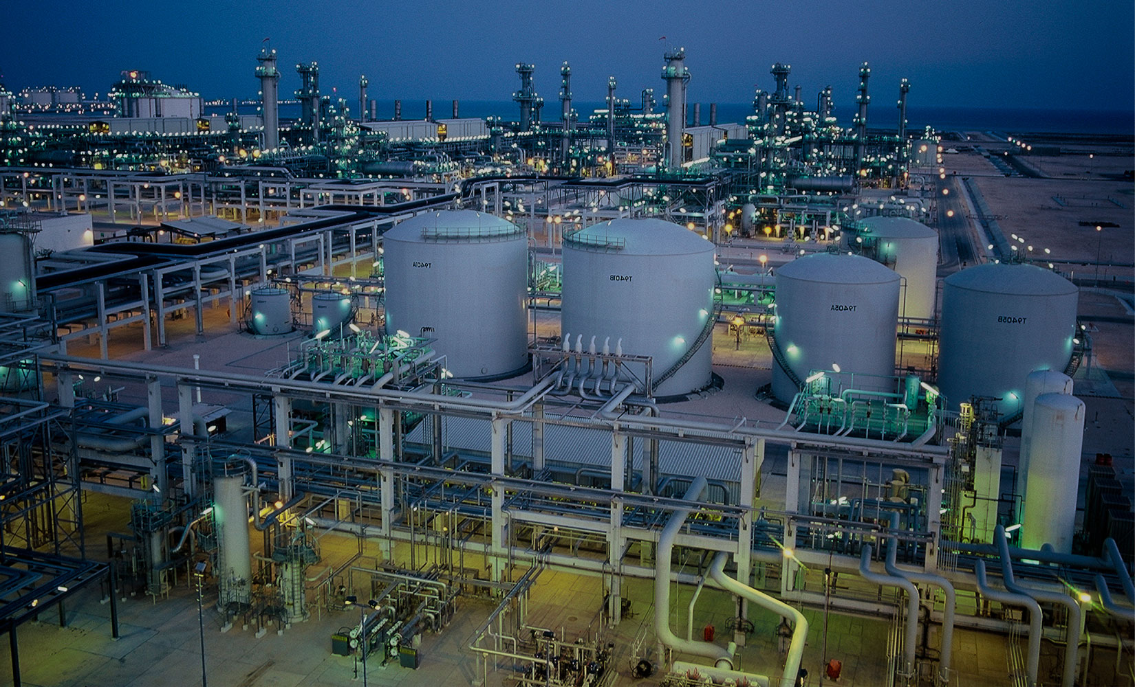 Petrochemical factory in Dubai with large storage tanks and pipelines